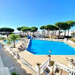 Vime Iv East Swimming Pool, Gym &