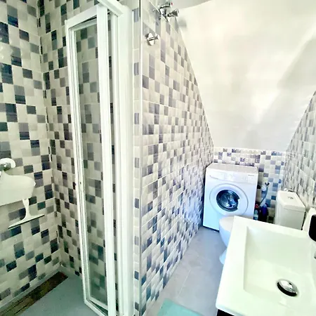 Vime Iv East Swimming Pool, Gym &