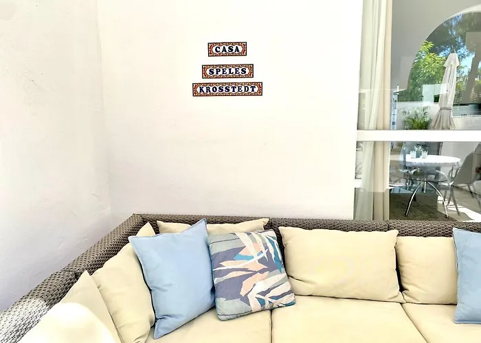 Vime Iv East Swimming Pool, Gym & Apartman