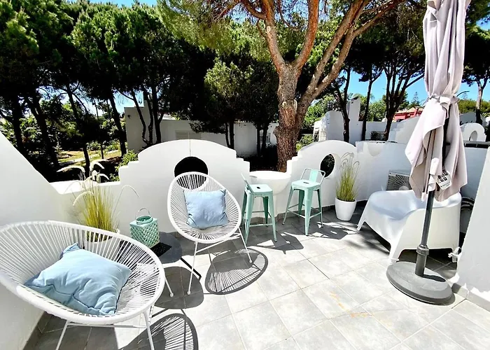 Vime Iv East Swimming Pool, Gym &